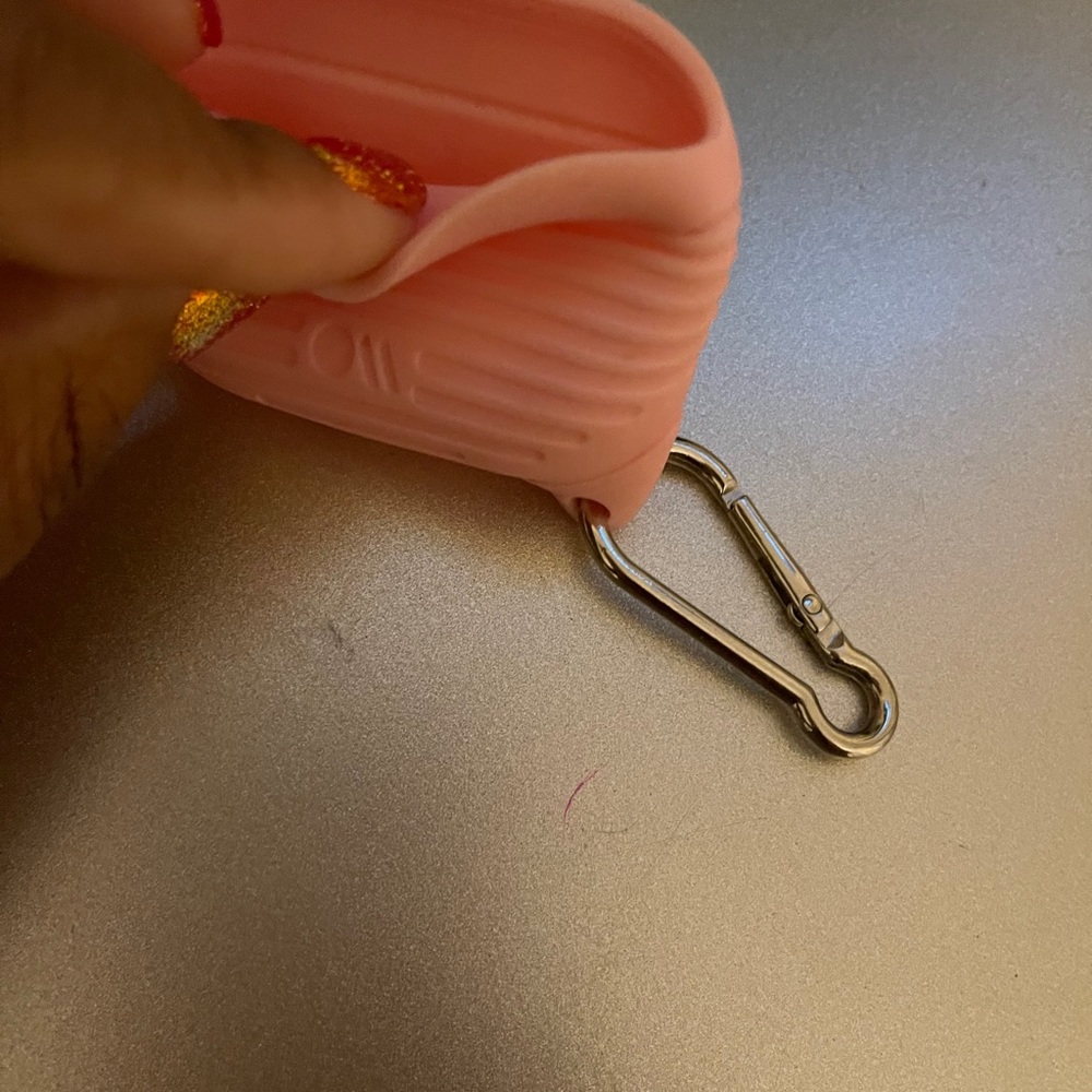 AirPods Pro case - Picture 3 of 8